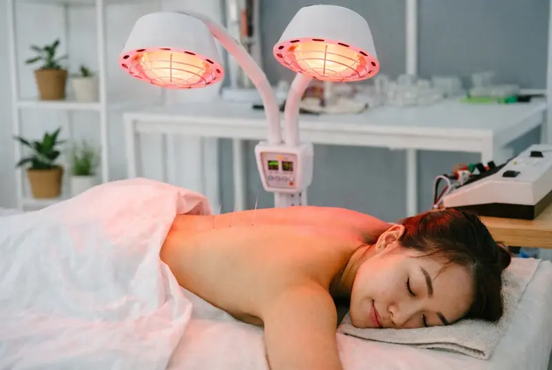 Heat lamp therapy at J.P. Hou Institute Orlando & Altamonte Springs